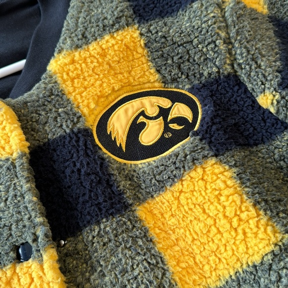 VS Pink Iowa Hawkeyes Fleece size Small - Picture 2 of 6